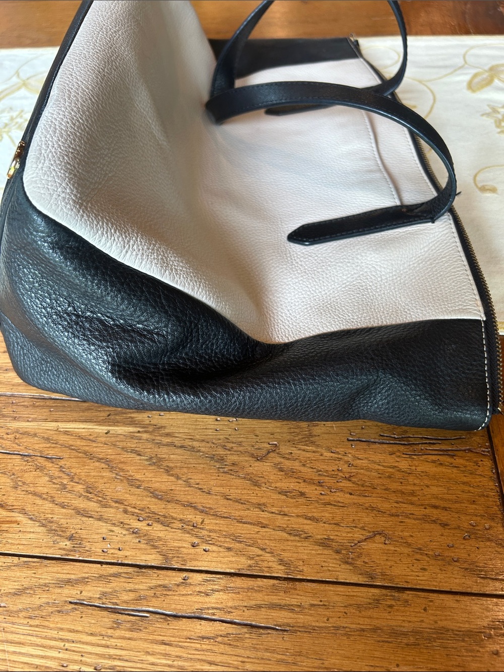 Fossil Black and White Pebbled Leather Tote Bag - Picture 7 of 7